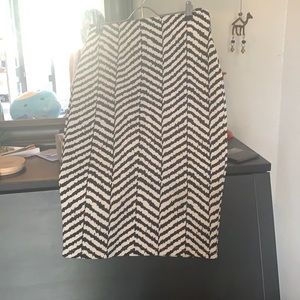 Patterned pencil skirt